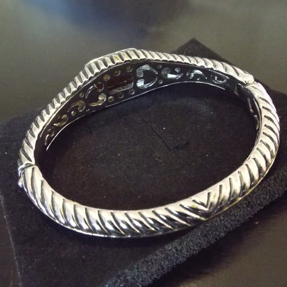 VINTAGE TWO TONED RIBBED HINGED CLAMPER BRACELET (COULD BE MONOGRAMMED) 74 - Picture 3 of 5